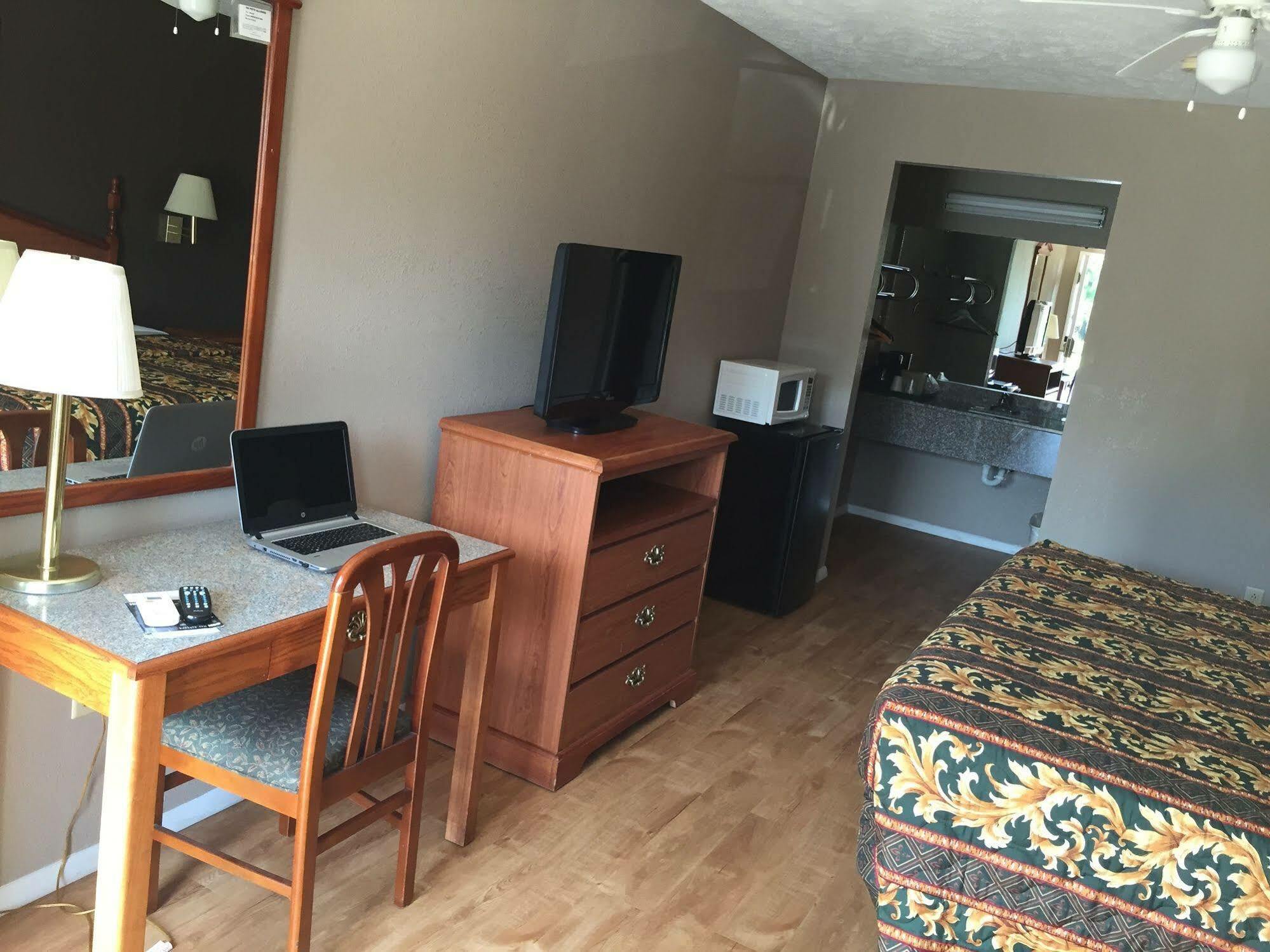 Deerfield Inn New Johnsonville Bagian luar foto